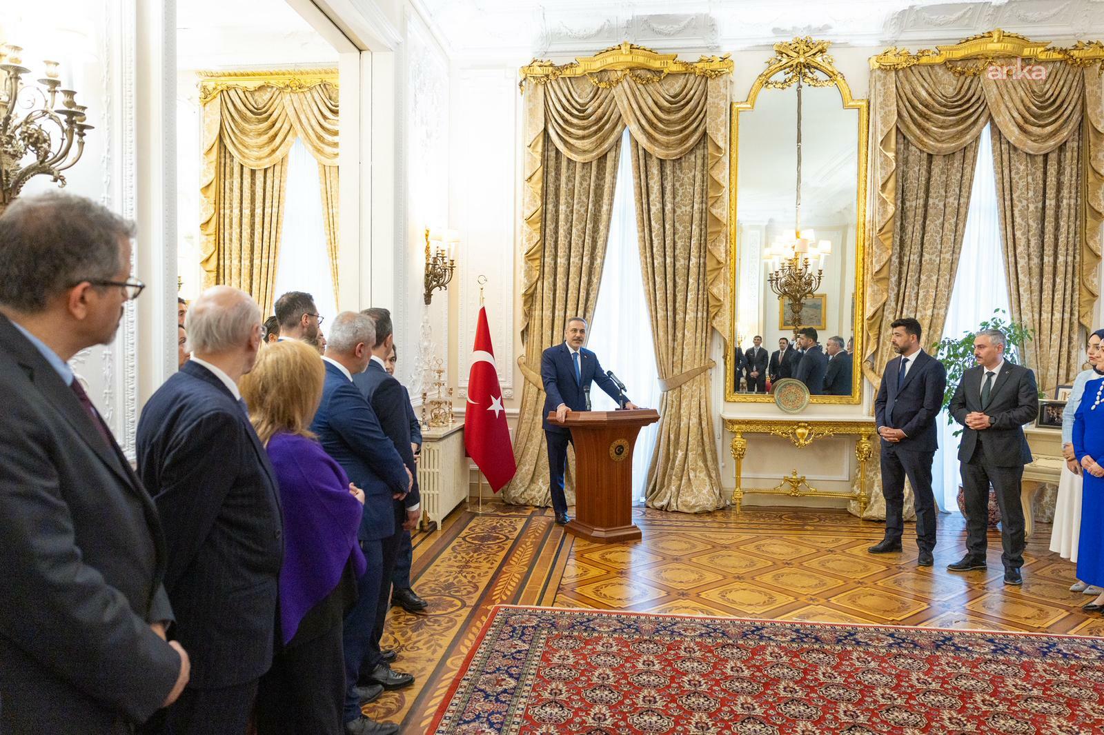 Bakan Fidan, Londra’da iş insanlarıyla bir araya geldi