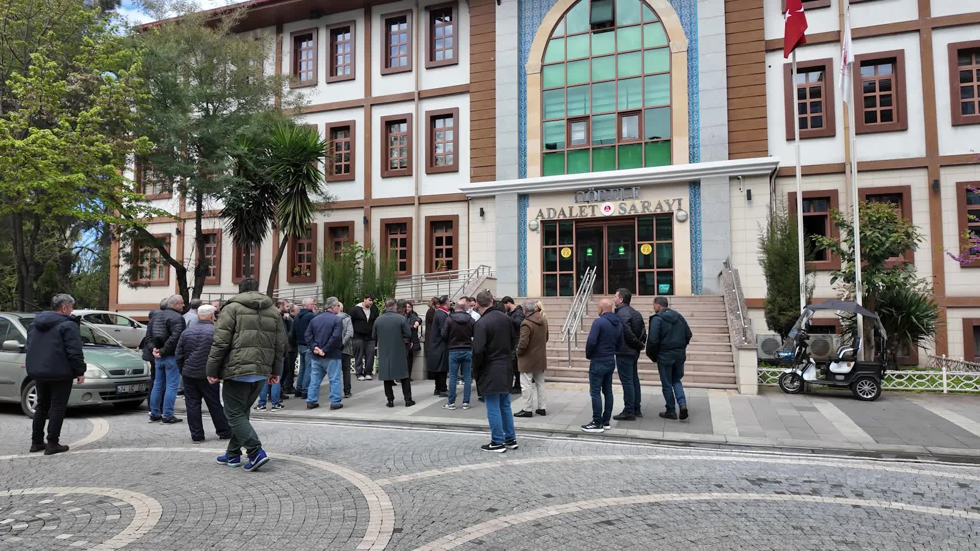 Görevden uzaklaştırılan Görele Belediye Başkanı Hasbi Dede’nin yargılandığı dava 30 Nisan’a ertelendi