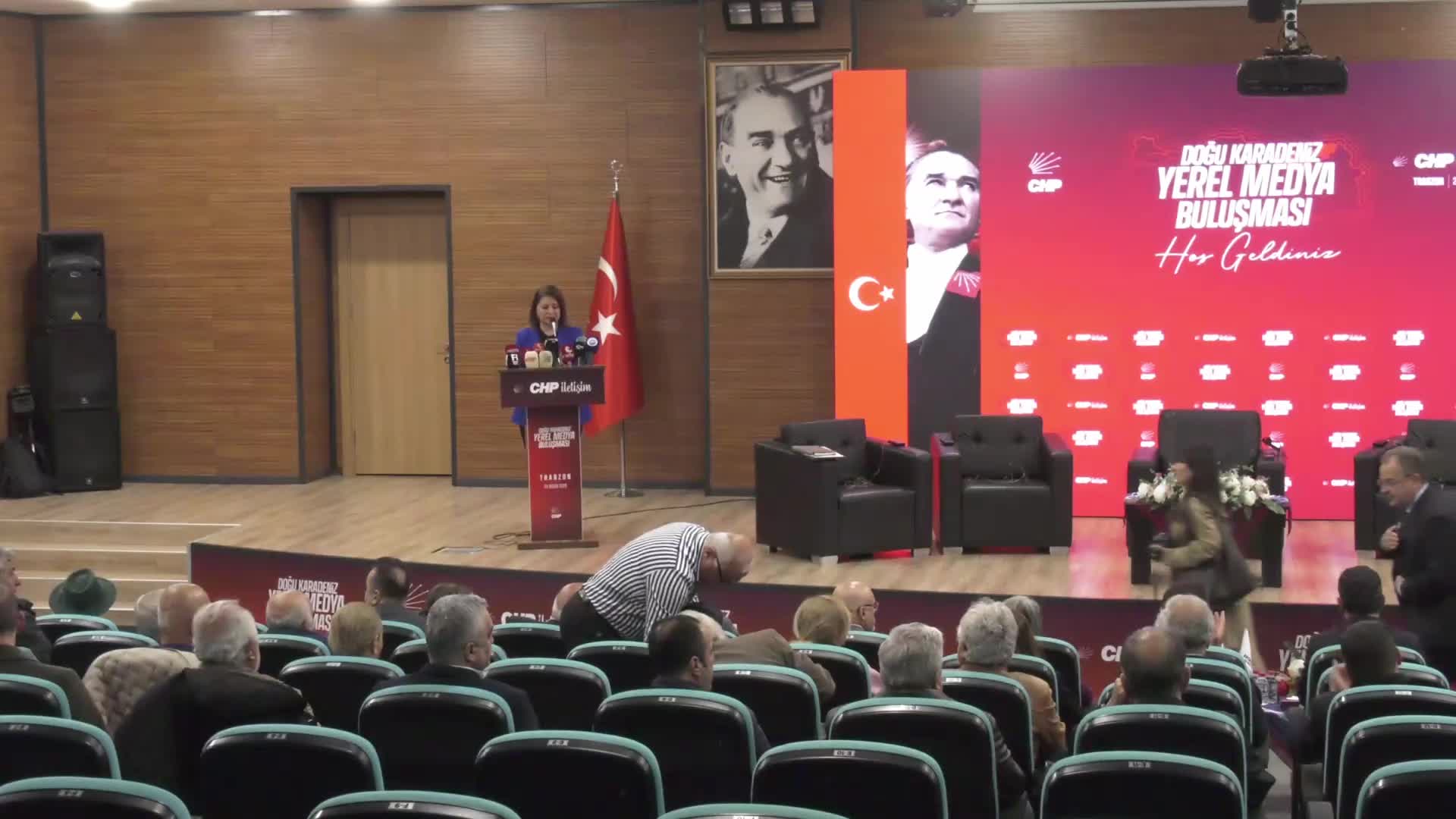 CHP’nin Doğu Karadeniz Medya Buluşması… Burhanettin Bulut: “Gazetecilerin cezaevinde olması ülkede yaşayan herkesi güvencesiz hale getirir”